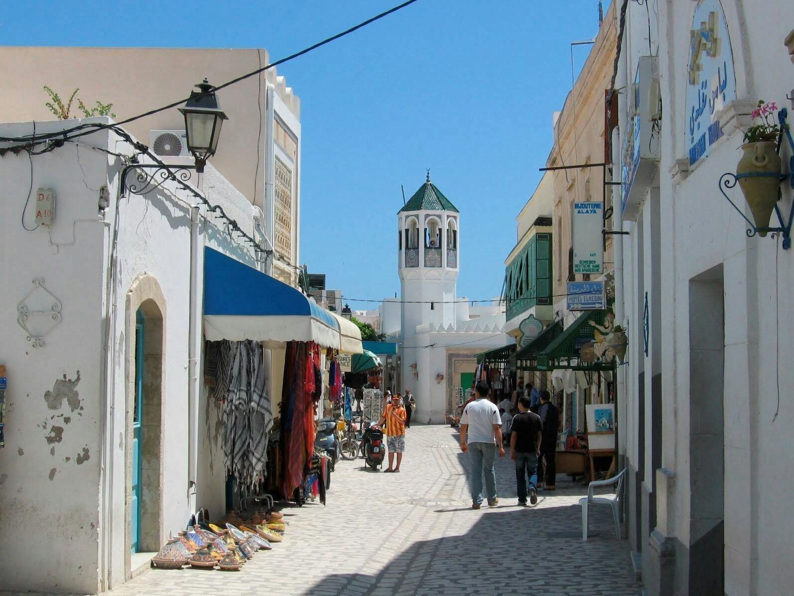 Mahdia and Monastir full-day tour with lunch at a farm