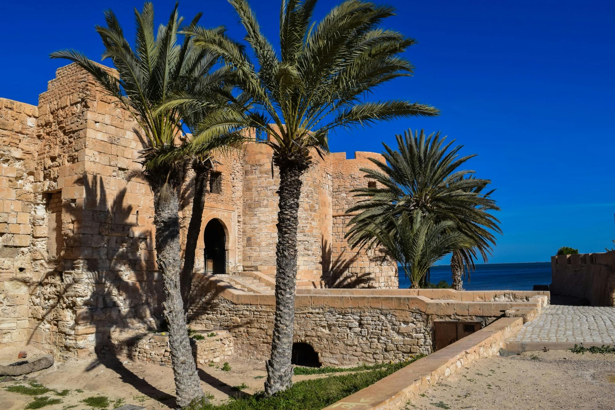 Mahdia and Monastir full-day tour with lunch at a farm