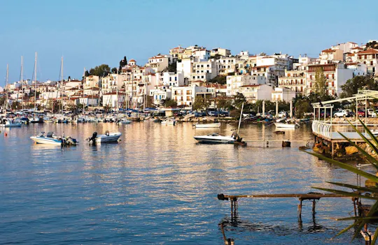 Visita nocturna a la ciudad de Skiathos con degustación de licores locales