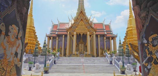 Grand Palace, Emerald Buddha and Flower Market private tour