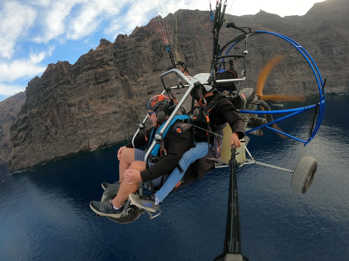 Tocht met de paratrike boven Los Gigantes