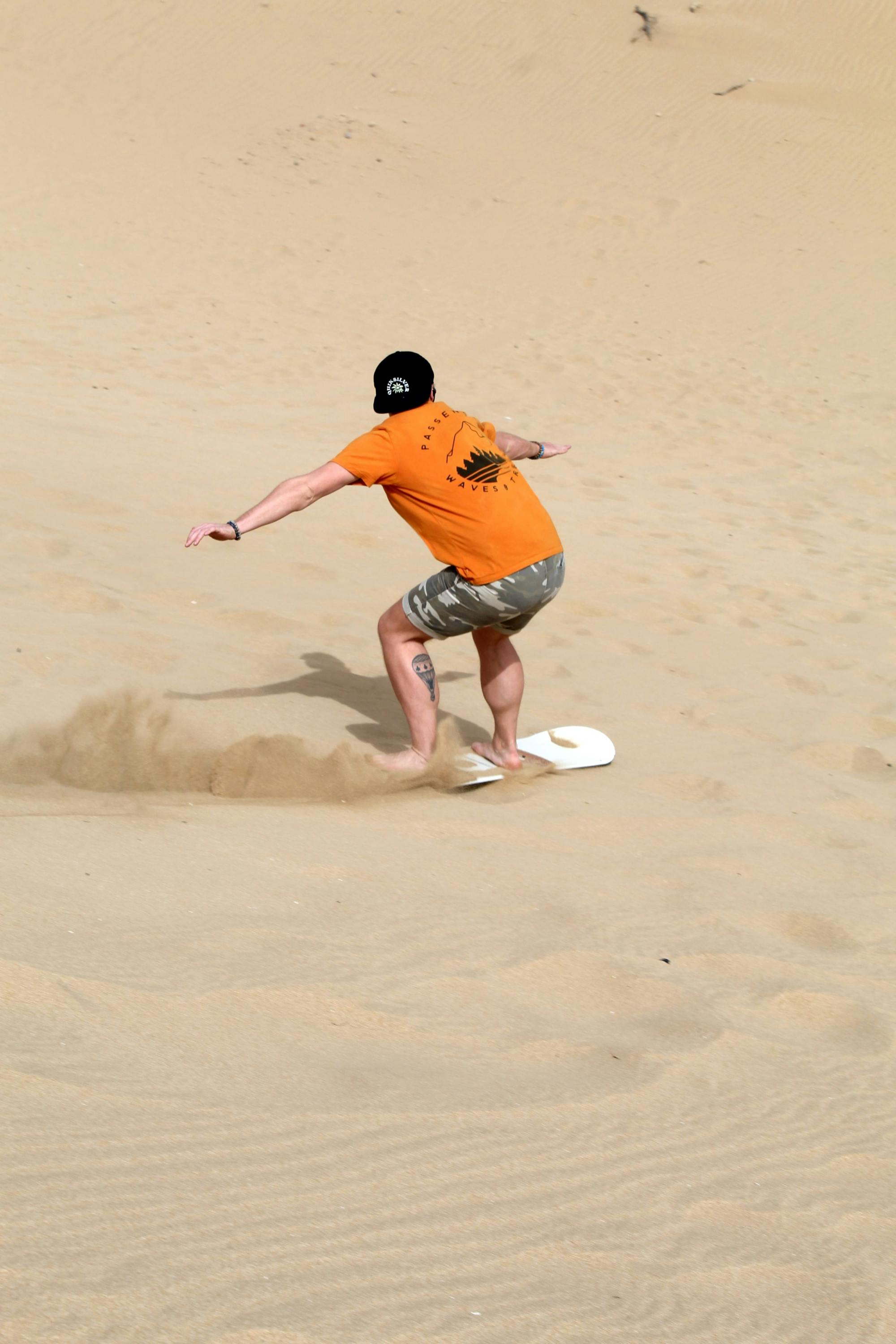 Sandboarding- jazda na desce po piasku