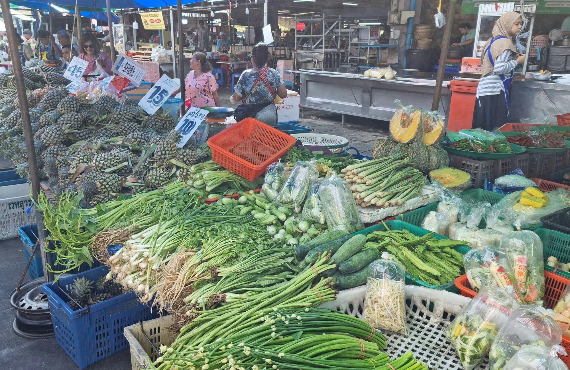 Half-day Thai cooking class and market tour from Phuket