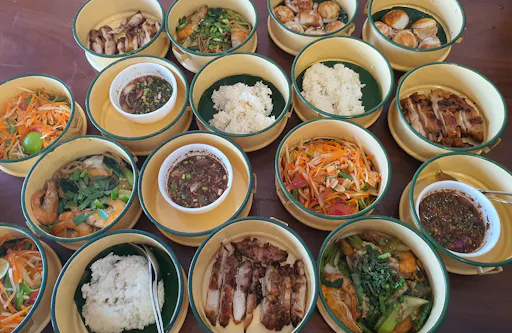 Half-day Thai cooking class and market tour from Phuket