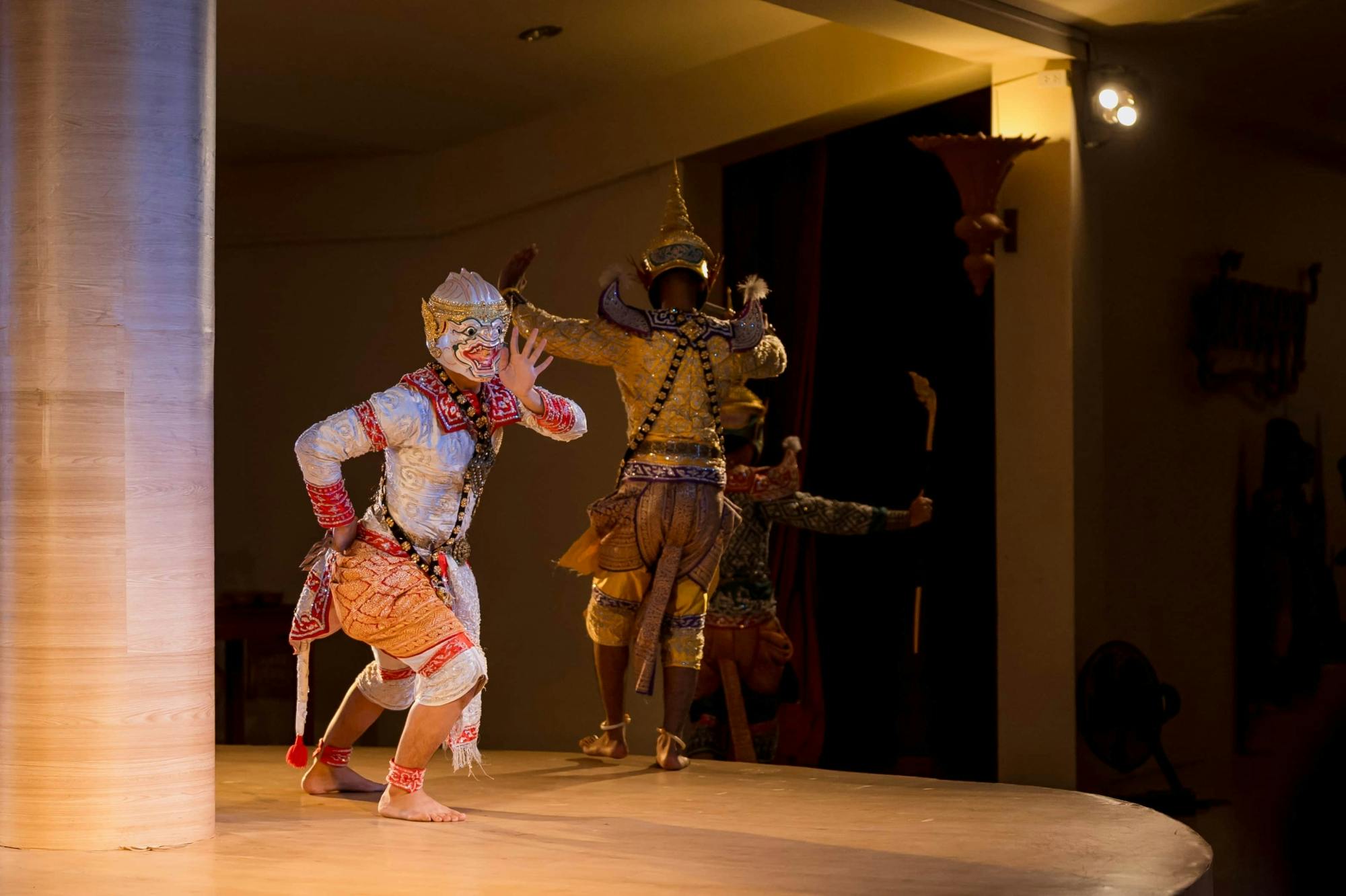 Nopparat Thai classical dance & restaurant experience