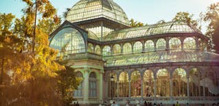 Retiro Park guided walking tour with tapas tasting in Madrid