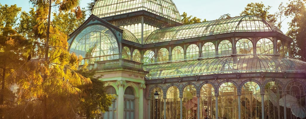 Retiro Park guided walking tour with tapas tasting in Madrid