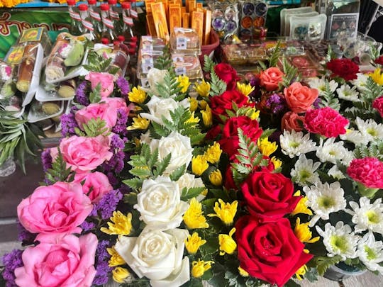 Floral art, Flower Market and temple visit private tour