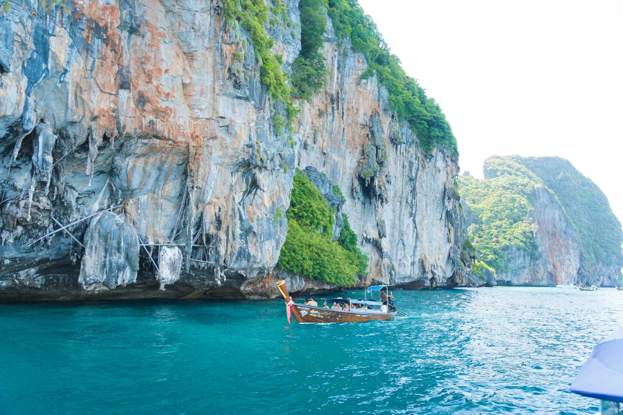Full-day Phi Phi and Bamboo Islands tour by speed catamaran from Khao Lak
