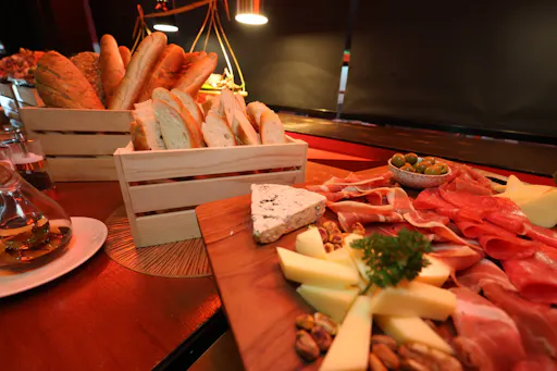 Dinner-and-show at Flame with Old Town visit