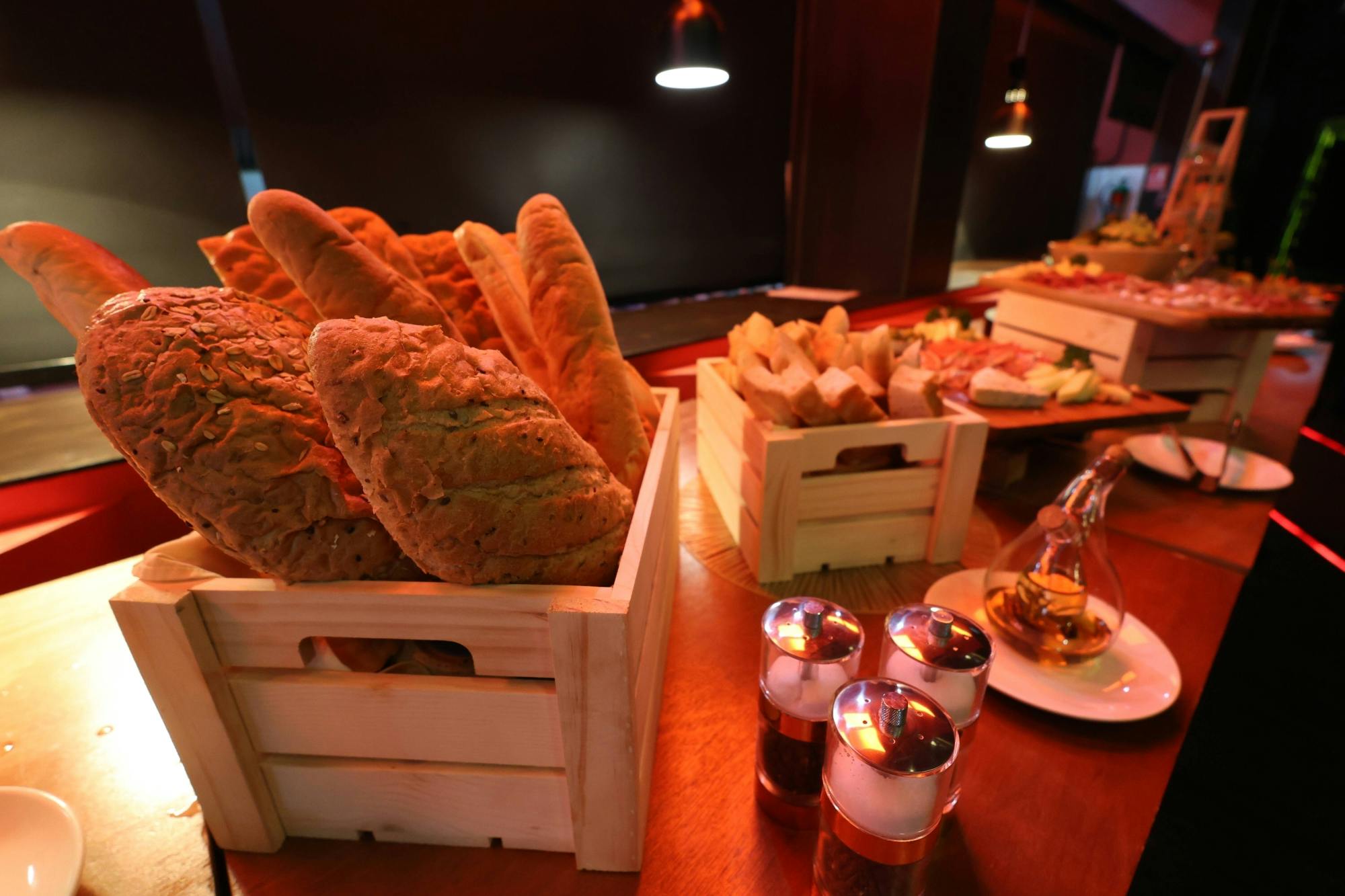 Dinner-and-show at Flame with Old Town visit