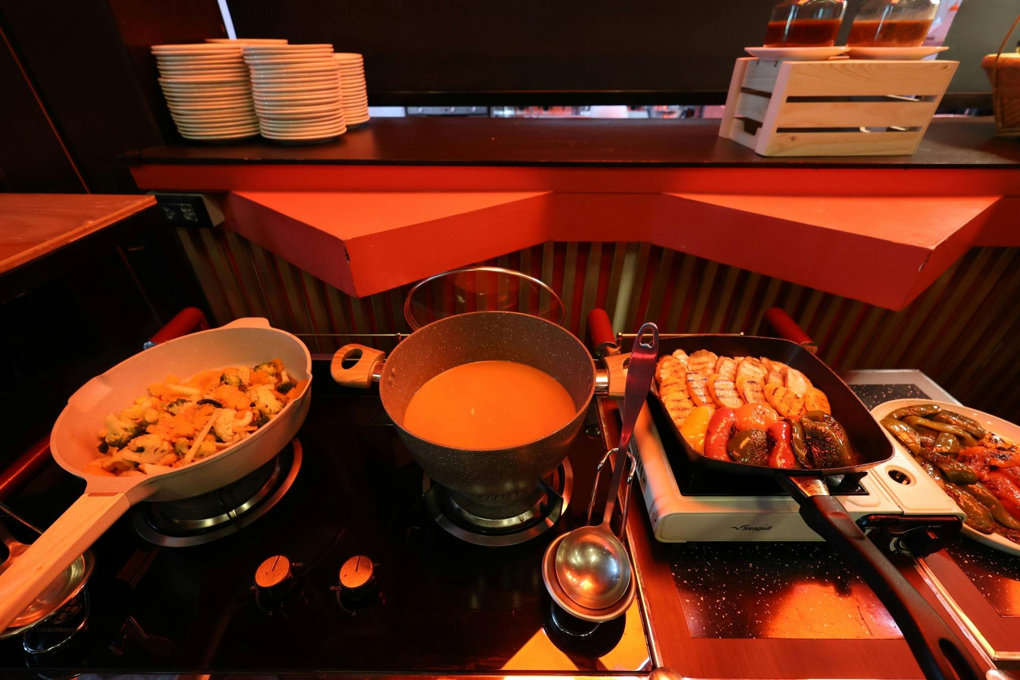 Dinner-and-show at Flame with Old Town visit