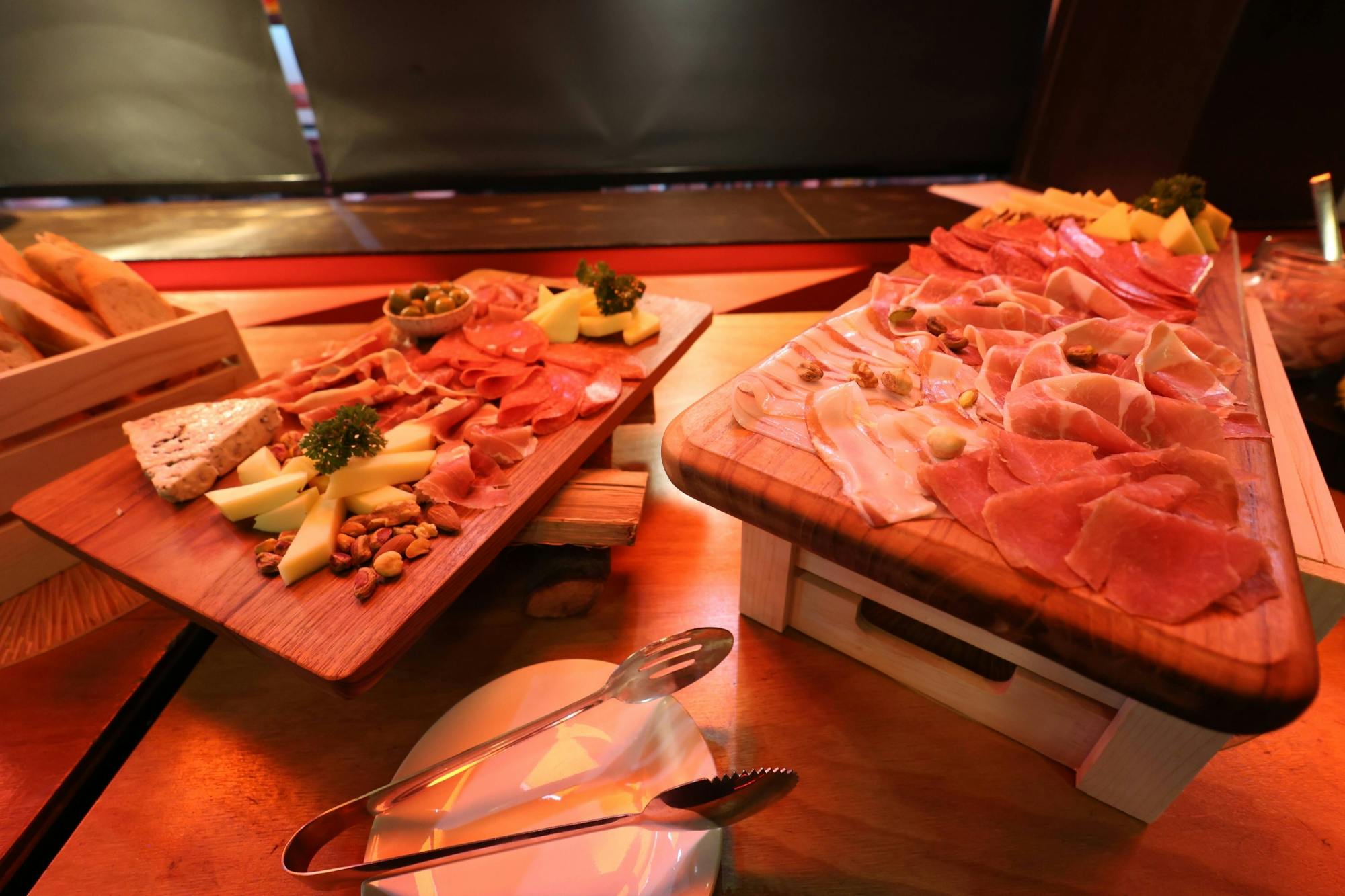 Dinner-and-show at Flame with Old Town visit