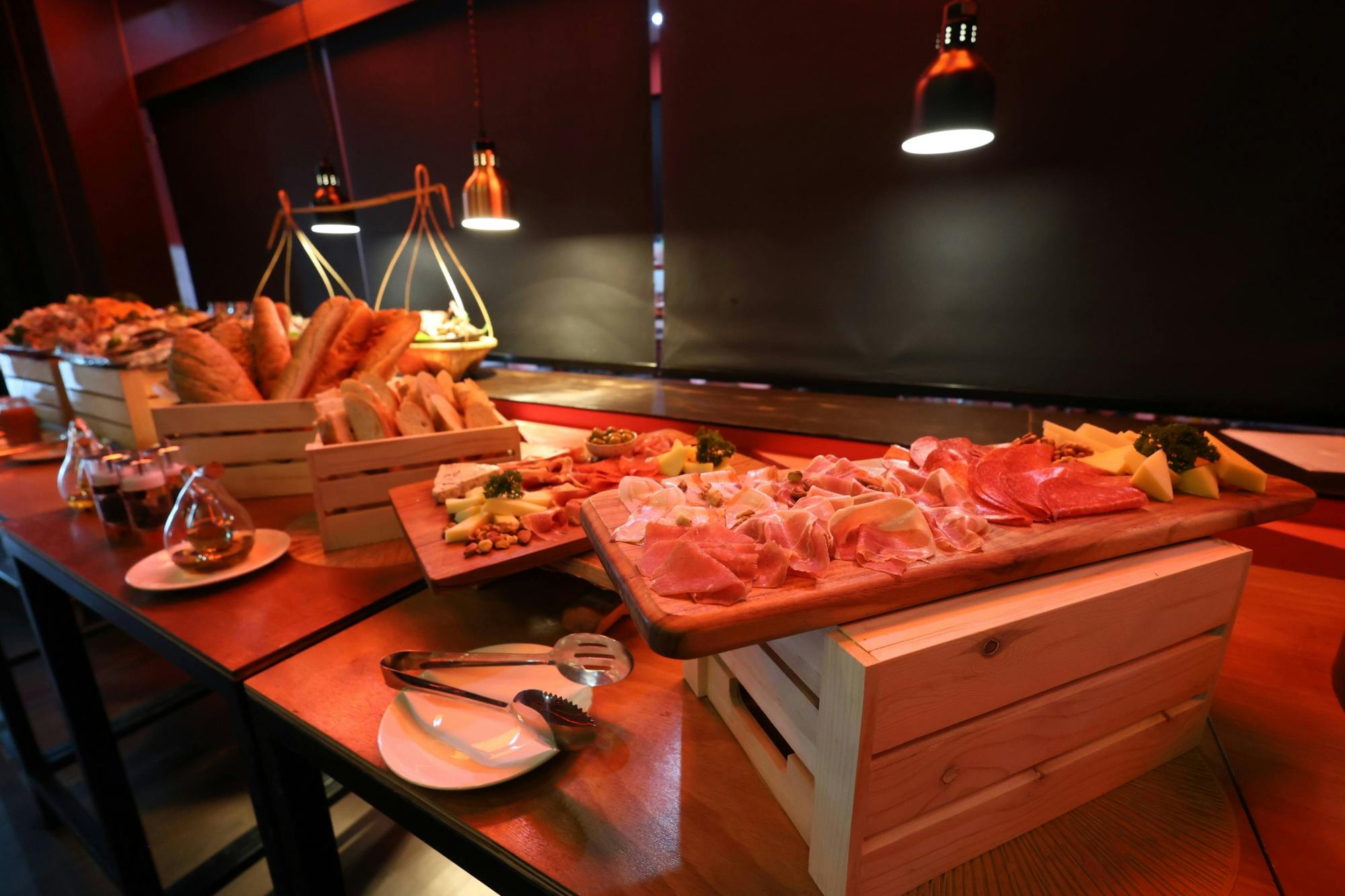 Dinner-and-show at Flame with night markets