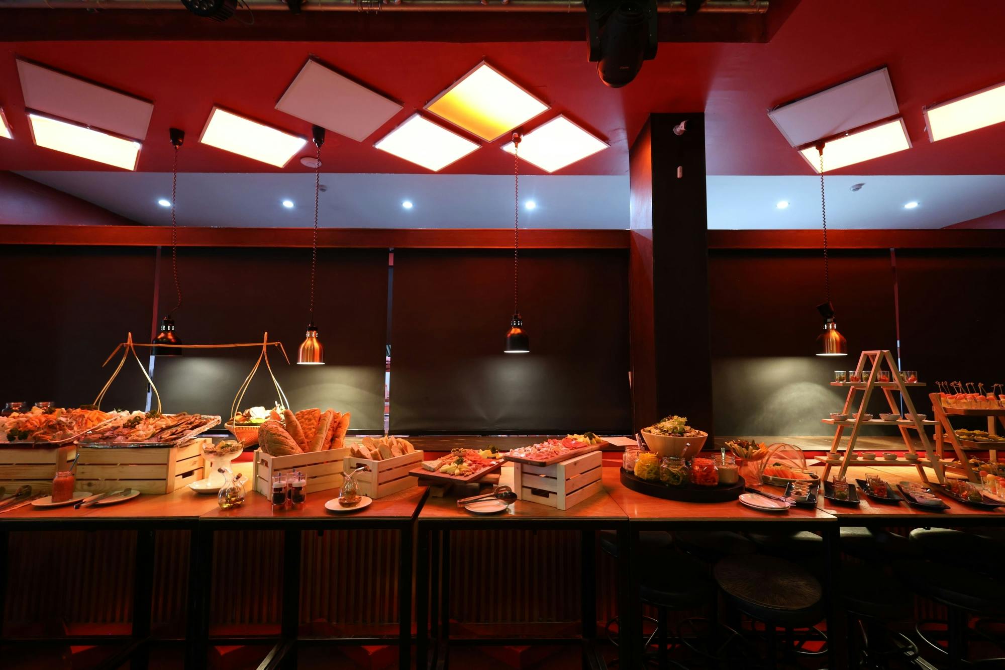 Dinner-and-show at Flame with Old Town visit