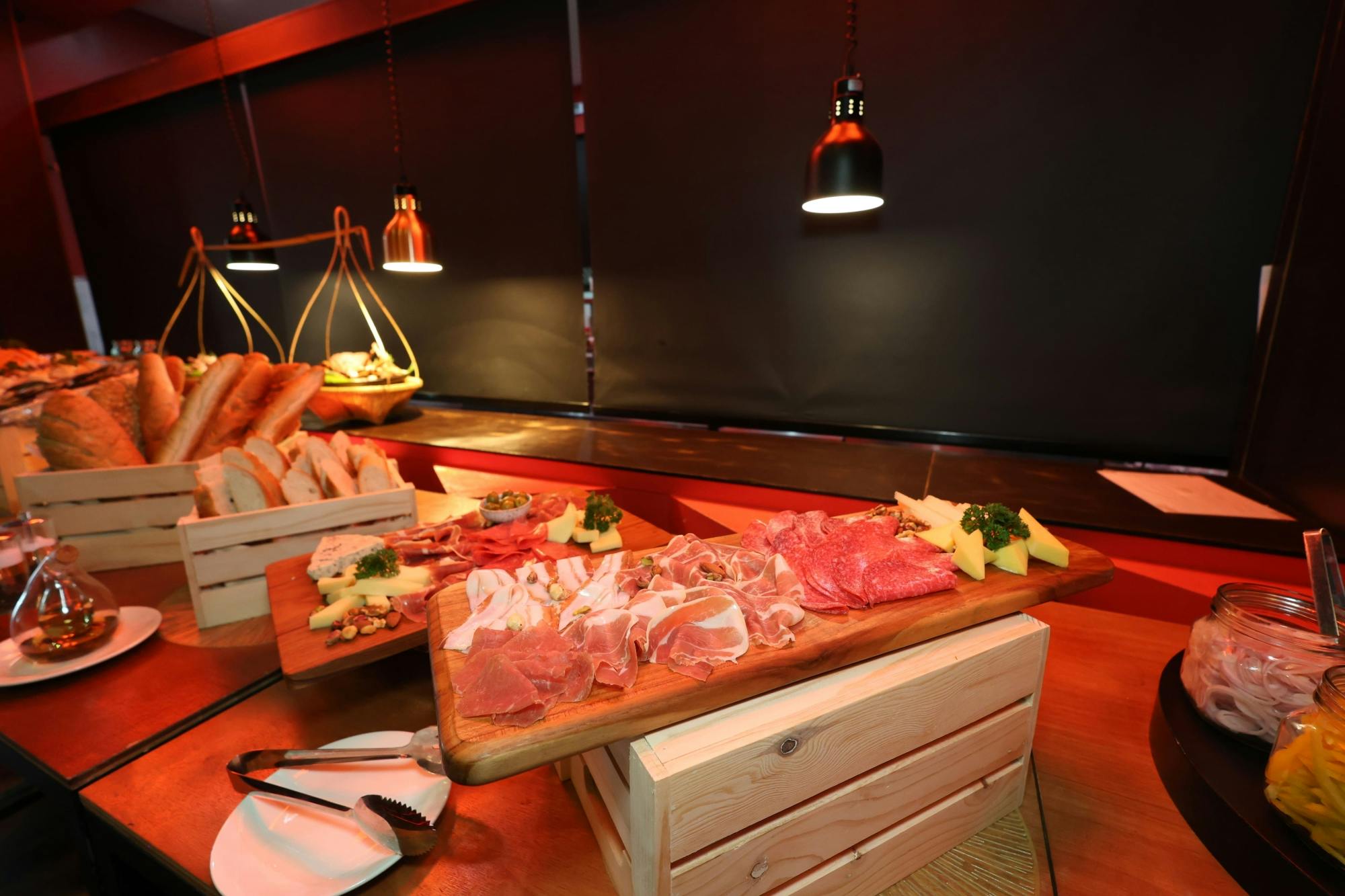 Dinner-and-show at Flame with Old Town visit