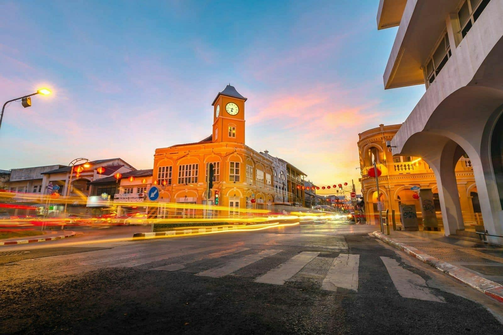 Dinner-and-show at Flame with Old Town visit