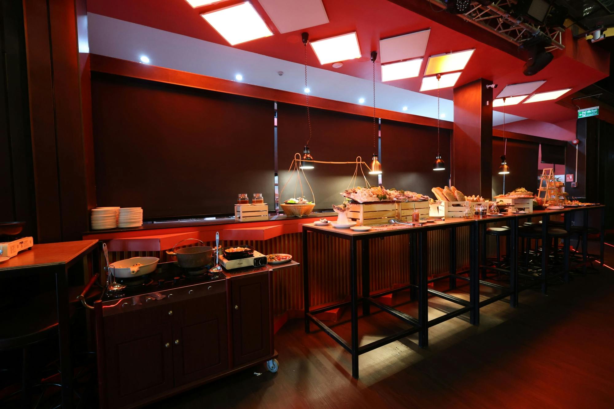 Dinner-and-show at Flame with Old Town visit