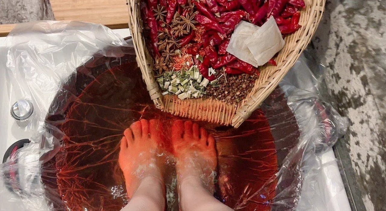 Full-day private tour of Chongqing with hot pot foot bath