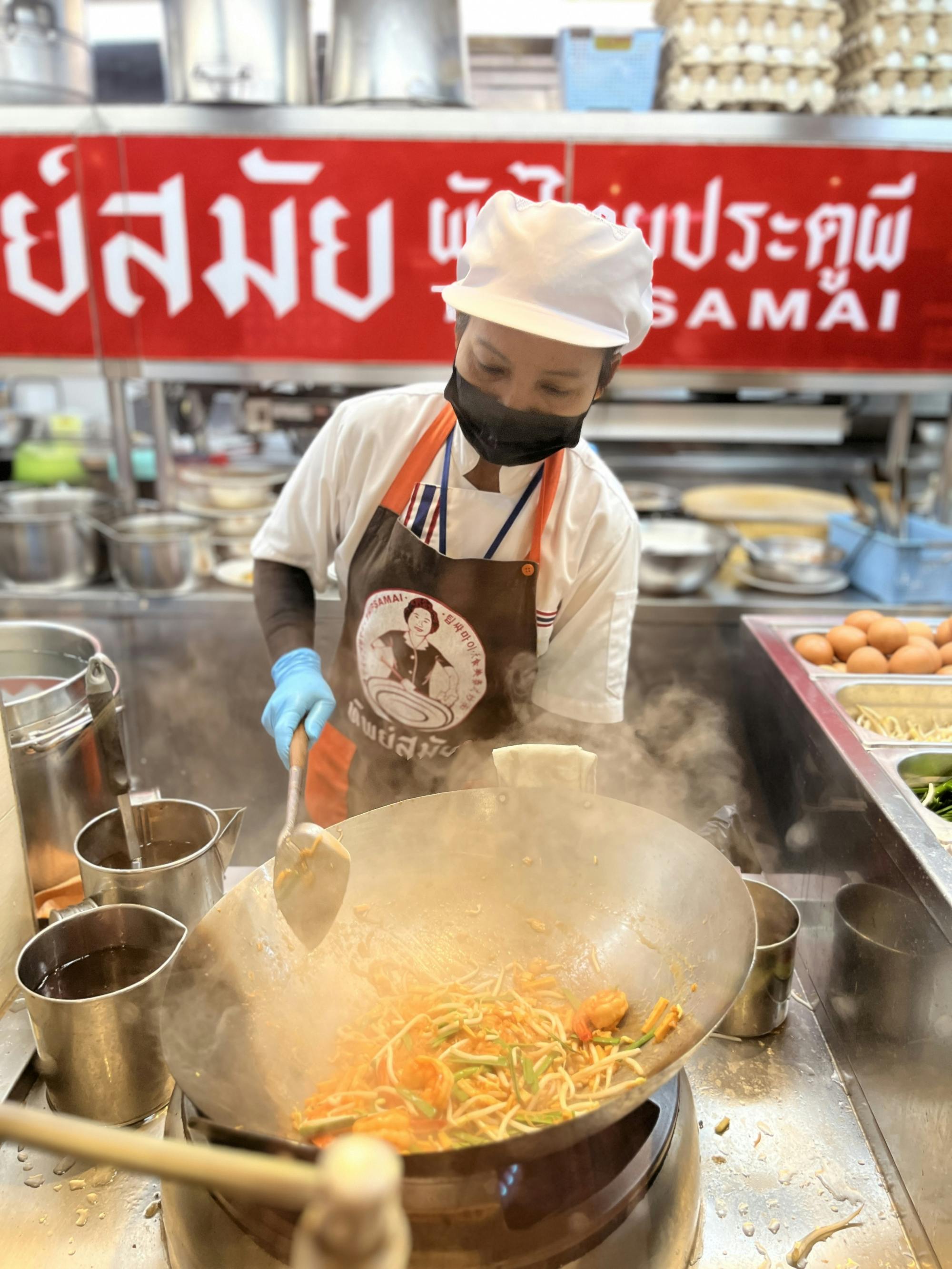 Guided tour of Bangkok food scene with Michelin-recognized restaurants