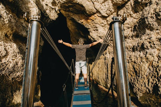 Excursión en barco a las playas escondidas de Menorca desde Cala Galdana