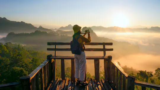 Tour privato all'alba del punto panoramico di Jabo e della grotta di Nam Lod da Pai