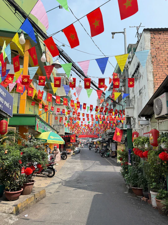 Guided tour of Ho Chi Minh City's markets and cultural landmarks