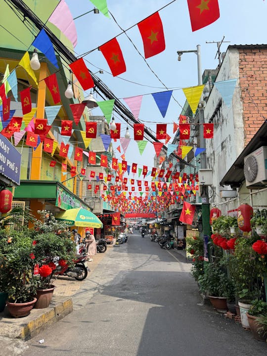 Guided tour of Ho Chi Minh City's markets and cultural landmarks