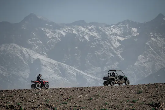 Tour di mezza giornata nel deserto di Agafay con escursioni in quad e cammello