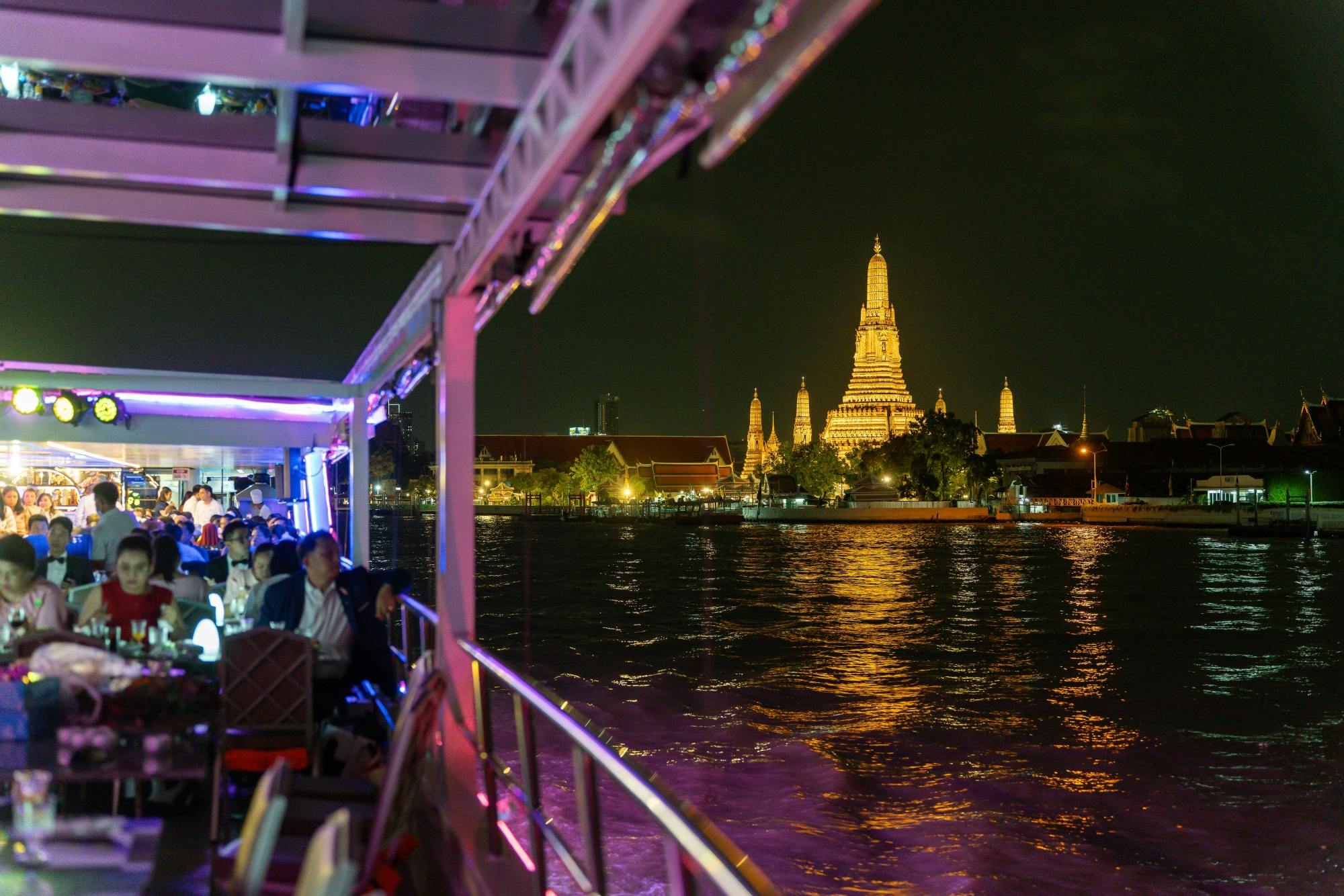Repas du soir-croisière sur le fleuve Chao Phraya avec spectacles en direct