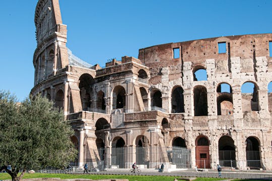 Colosseum and Roman Forum with Gladiator Gates access and audio guide