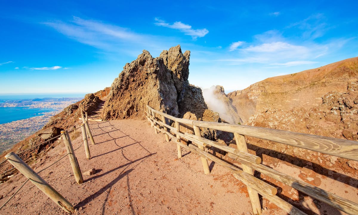 Giro in e-bike con vigneti vesuviani e degustazione di vini