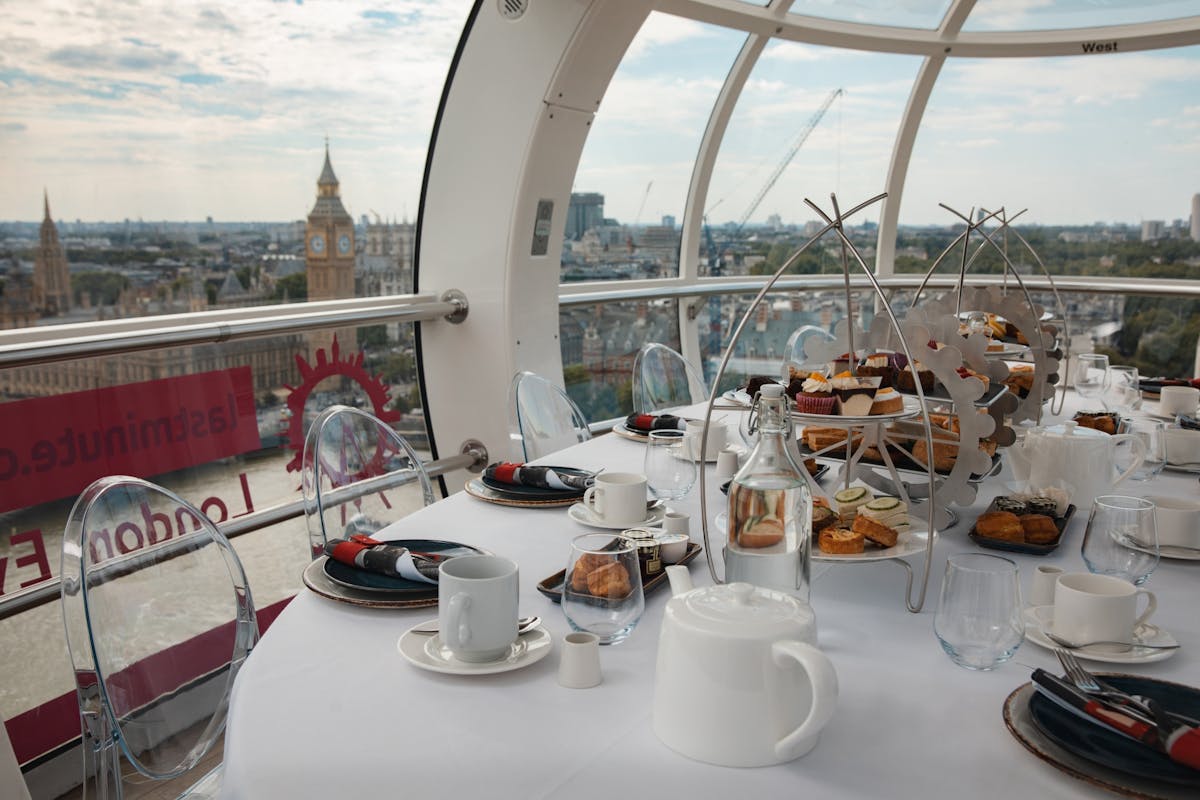 Esperienza di tè pomeridiano sul London Eye