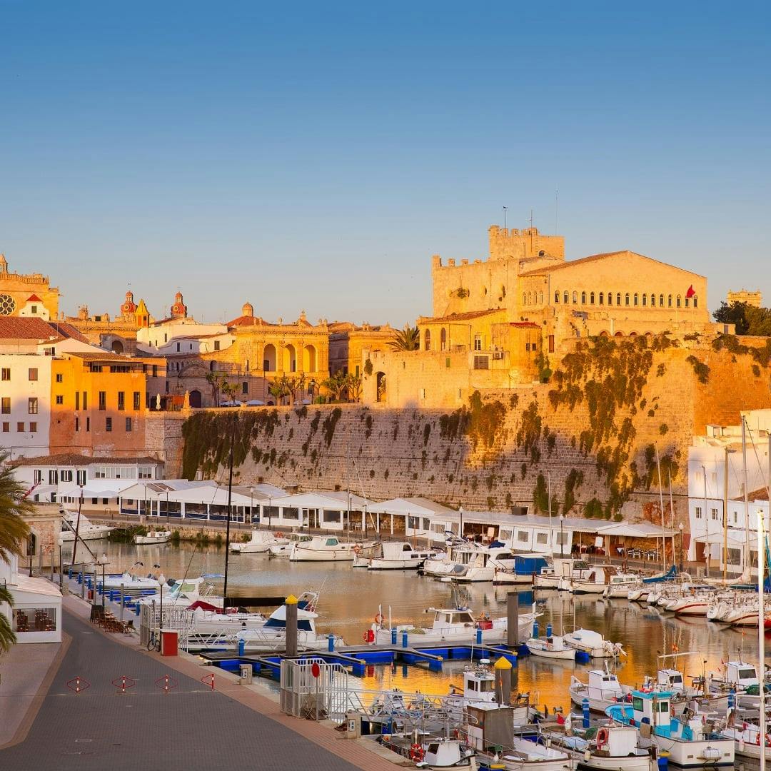 Crociera in barca al tramonto di due ore da Cala'n Bosch