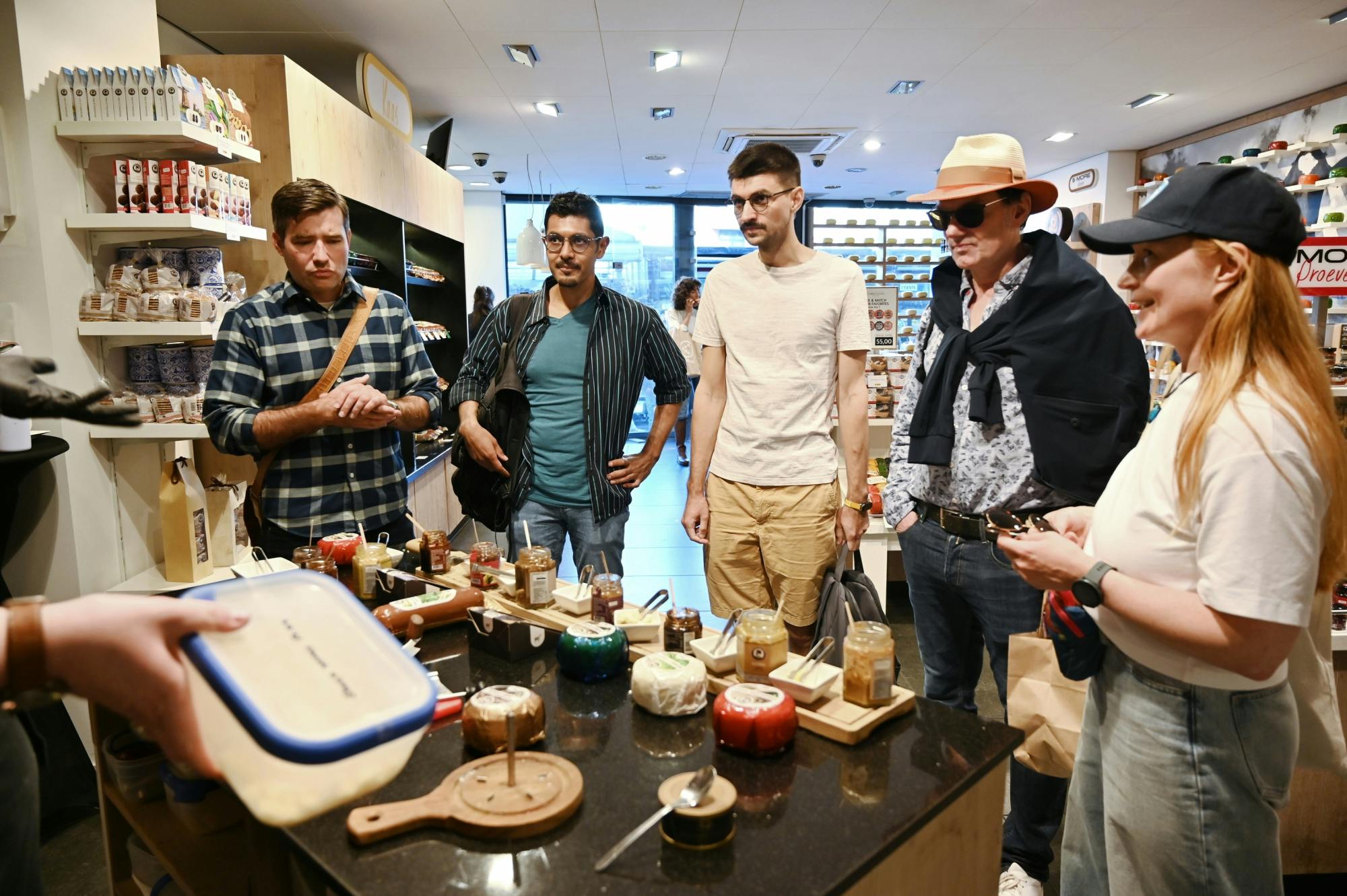 Amsterdam food tour with full meal and drinks