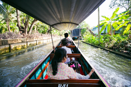 Damnoen Saduak Floating & Maeklong Railway Markets Tour