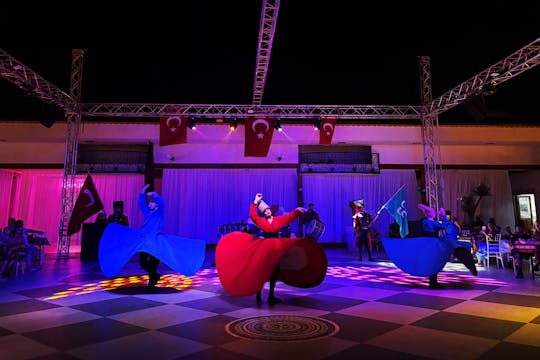 Turecki pokaz tańca z kolacją