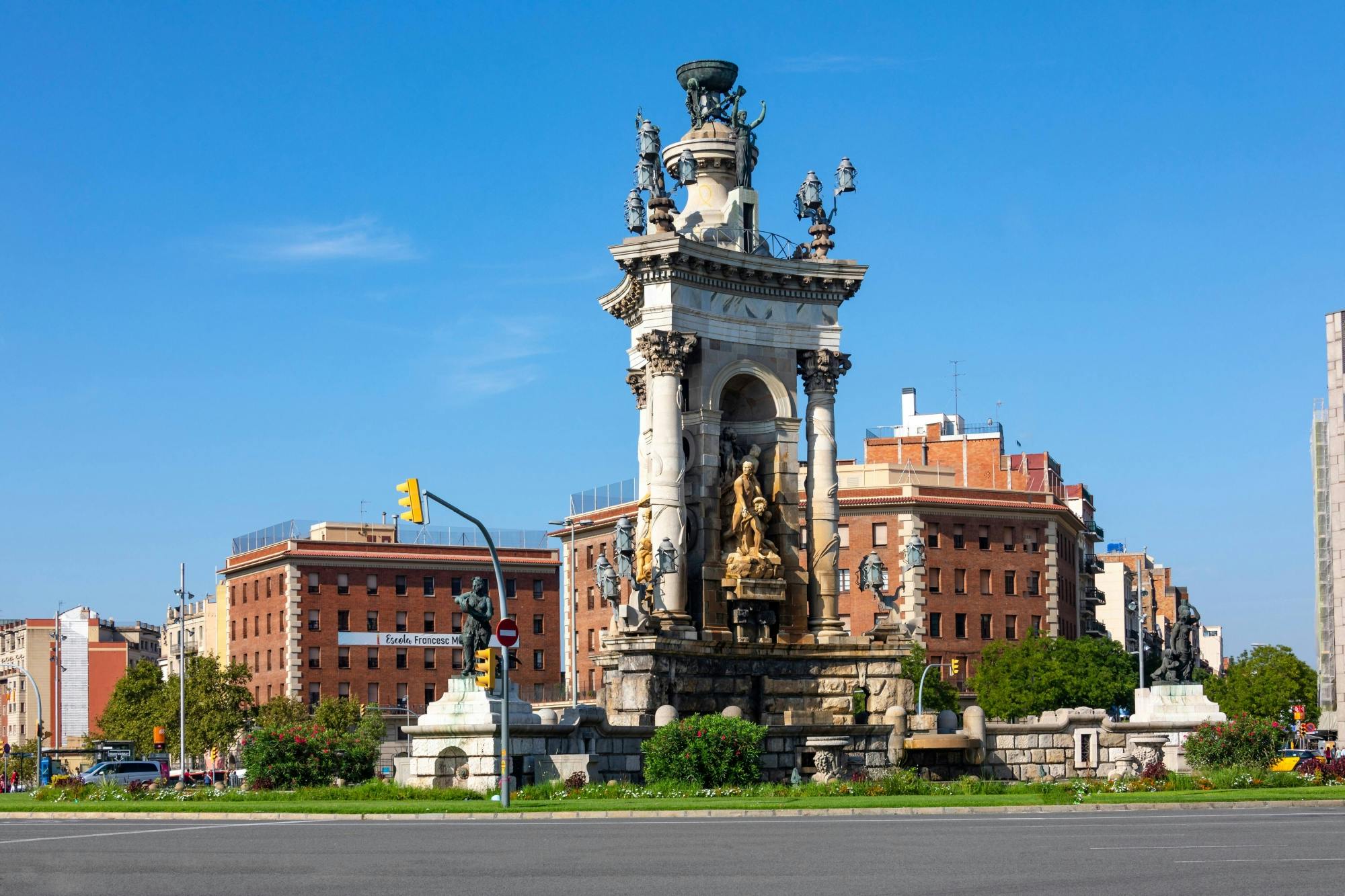 Barcelona day and night tour