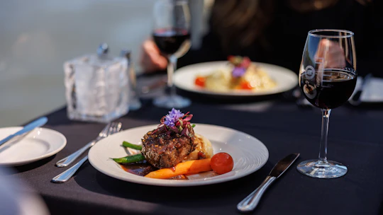 3 or 5-course dinner cruise with DJ and dancing in Montreal