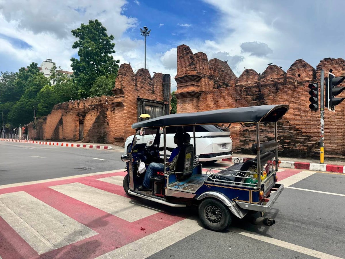 Tuk-tukverhuur met chauffeur voor een 4 uur durende tempelervaring in Chiang Mai