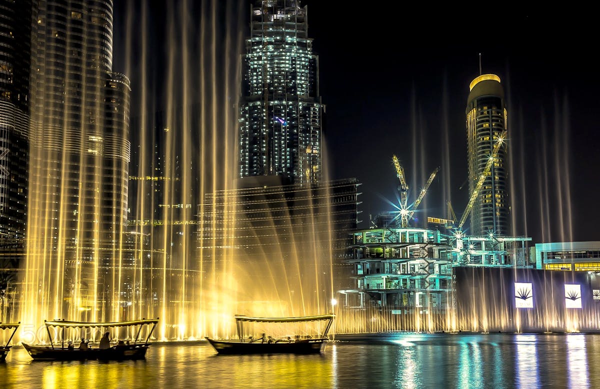 Dubai Fountain Show und Burj Seefahrt in einem traditionellen Boot