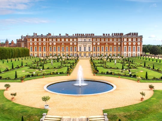 Half-day tour to Hampton Court Palace from London with tickets