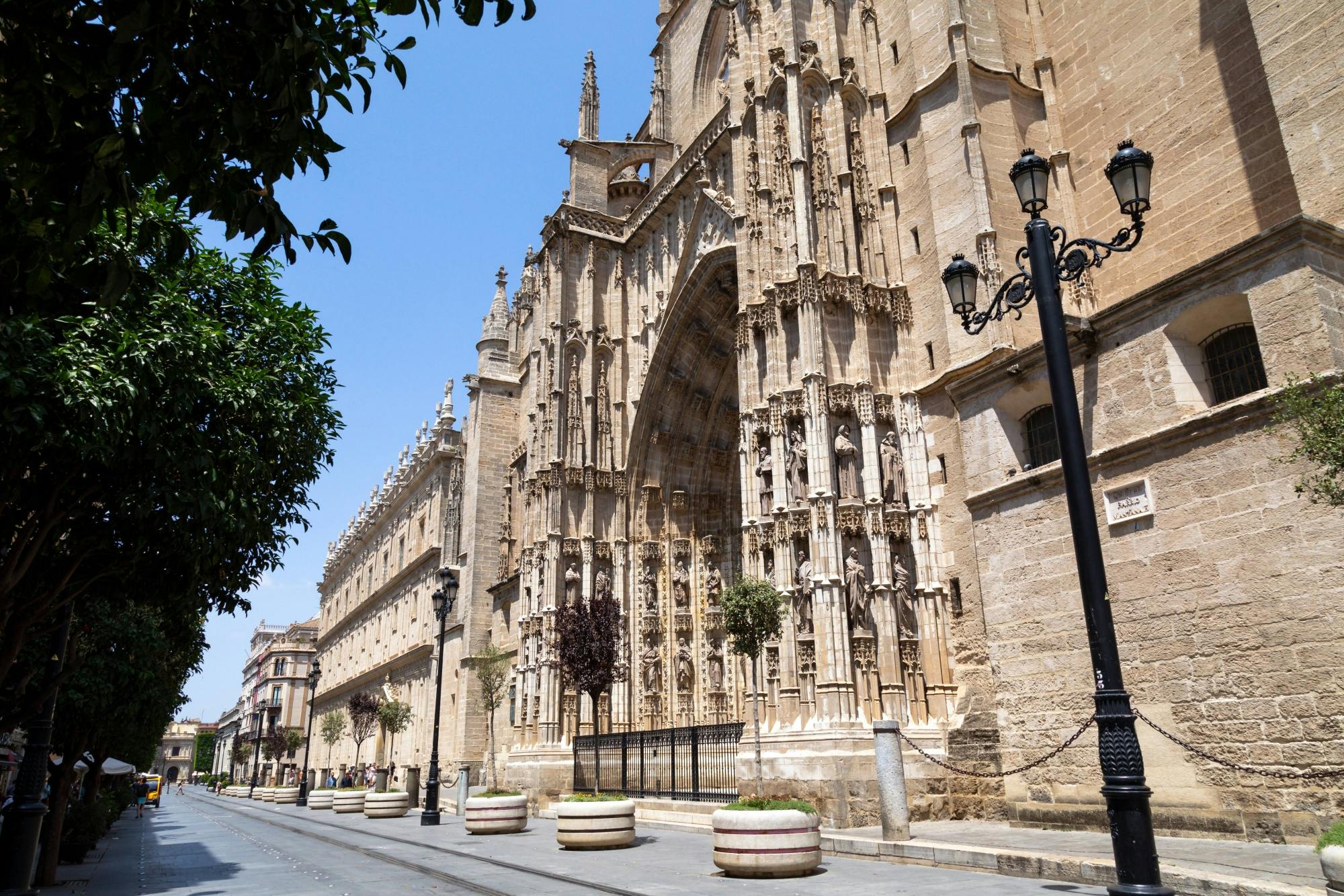Seville tour with Cathedral, Palace of Las Duenas and tapas lunch