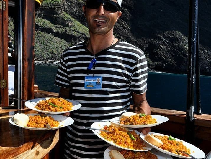 Los Gigantes Flipper Uno dolphin and whale-watching cruise