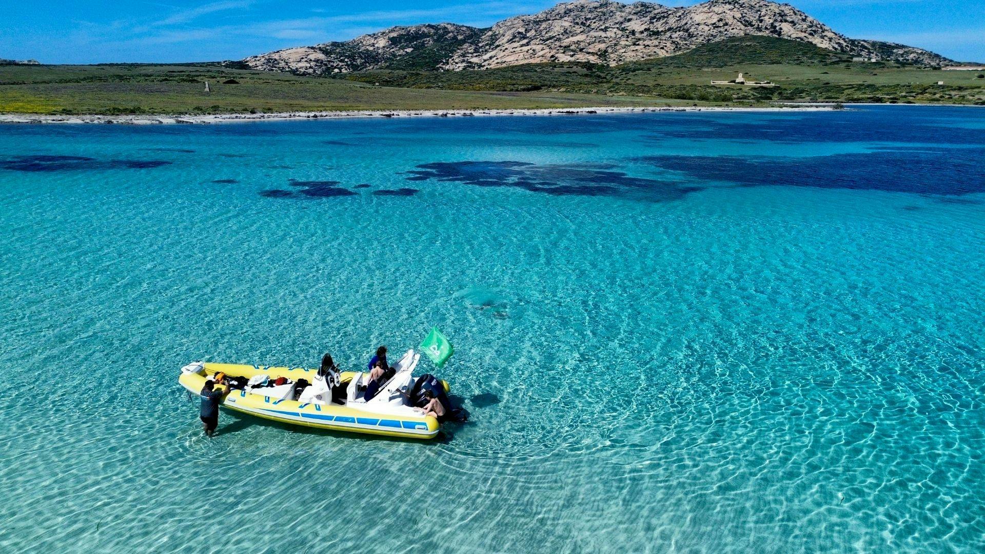 Asinara dinghy tour with aperitif from Stintino