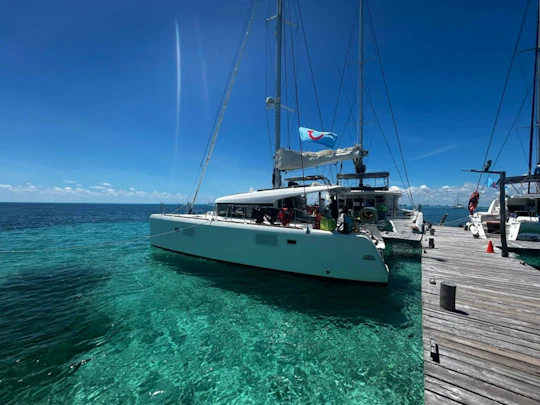Isla Mujeres family cruise with snorkelling and lunch with shared golf cart tour