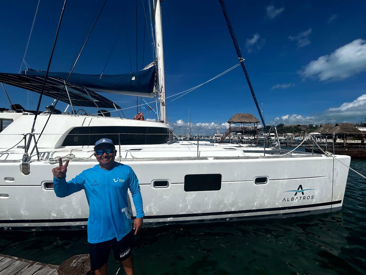 Isla Mujeres family cruise with snorkelling and lunch