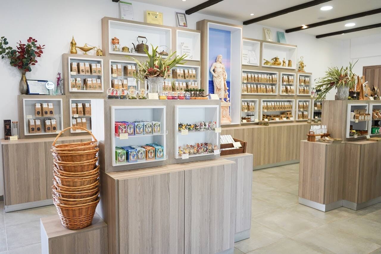 Botanical park visit for families with soap-making class