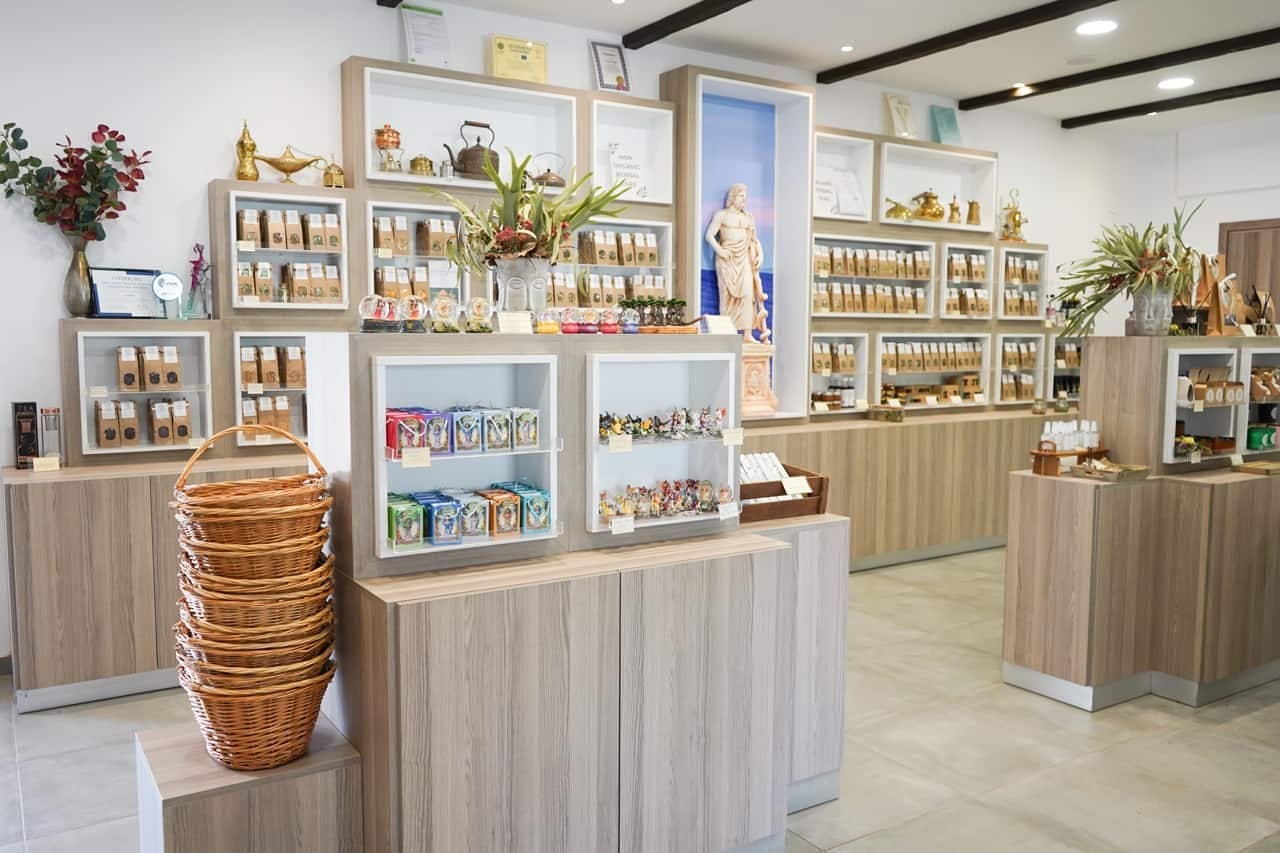 Botanical park visit for families with soap-making class