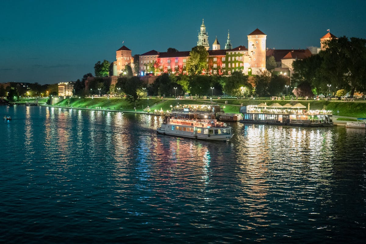 Avondboottocht Krakau met een glas wijn